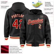 Laden Sie das Bild in den Galerie-Viewer, Uksn Individuelles Bomberjacke in Schwarz-Rot-Creme mit Druckknopfleiste, Kapuze und Varsity-Letterman-Stil
