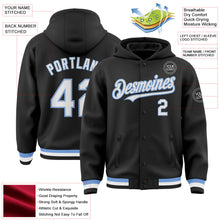 Laden Sie das Bild in den Galerie-Viewer, Uksn Individuelles Bomberjacke in Schwarz-Weiß-Hellblau mit Druckknopfleiste, Kapuze und Varsity-Letterman-Stil
