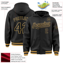 Laden Sie das Bild in den Galerie-Viewer, Uksn Individuelles Bomberjacke in Schwarz-Altgold mit Druckknopfleiste, Kapuze und Varsity-Letterman-Stil
