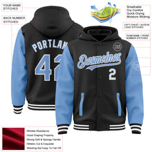Laden Sie das Bild in den Galerie-Viewer, Uksn Individuelles Bomberjacke in Schwarz-Hellblau-Weiß mit Druckknopfleiste, Kapuze, Zweifarben-Design und Varsity-Letterman-Stil
