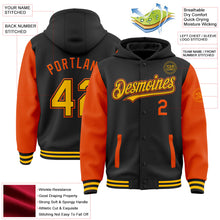 Laden Sie das Bild in den Galerie-Viewer, Uksn Individuelles Bomberjacke in Schwarz-Gold-Orange mit Druckknopfleiste, Kapuze, Zweifarben-Design und Varsity-Letterman-Stil
