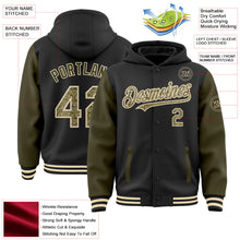 Laden Sie das Bild in den Galerie-Viewer, Uksn Individuelles Bomberjacke in Schwarz-Camouflage-Oliv-Creme mit Druckknopfleiste, Kapuze, Zweifarben-Design und Varsity-Letterman-Stil
