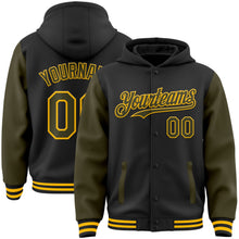 Laden Sie das Bild in den Galerie-Viewer, Uksn Individuelles Bomberjacke in Schwarz-Oliv-Gold mit Druckknopfleiste, Kapuze, Zweifarben-Design und Varsity-Letterman-Stil

