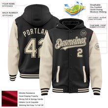 Laden Sie das Bild in den Galerie-Viewer, Uksn Individuelles Bomberjacke in Schwarz-Creme mit Druckknopfleiste, Kapuze, Zweifarben-Design und Varsity-Letterman-Stil
