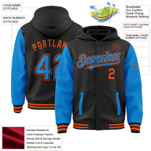 Laden Sie das Bild in den Galerie-Viewer, Uksn Individuelles Bomberjacke in Schwarz-Puderblau-Orange mit Druckknopfleiste, Kapuze, Zweifarben-Design und Varsity-Letterman-Stil
