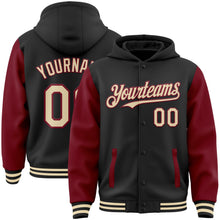 Laden Sie das Bild in den Galerie-Viewer, Uksn Individuelles Bomberjacke in Schwarz-Creme-Karmesinrot mit Druckknopfleiste, Kapuze, Zweifarben-Design und Varsity-Letterman-Stil
