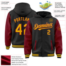 Laden Sie das Bild in den Galerie-Viewer, Uksn Individuelles Bomberjacke in Schwarz-Gold-Karmesinrot mit Druckknopfleiste, Kapuze, Zweifarben-Design und Varsity-Letterman-Stil
