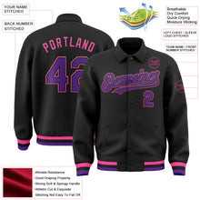 Laden Sie das Bild in den Galerie-Viewer, Uksn Individuelles Bomberjacke in Schwarz-Violett-Pink mit Byron-Stil, Reverskragen, Druckknopfleiste und Varsity-Letterman-Stil
