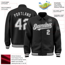 Laden Sie das Bild in den Galerie-Viewer, Uksn Individuelles Bomberjacke in Schwarz-Weiß mit Byron-Stil, Reverskragen, Druckknopfleiste und Varsity-Letterman-Stil
