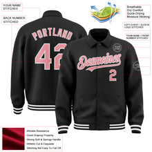 Laden Sie das Bild in den Galerie-Viewer, Uksn Individuelles Bomberjacke in Schwarz-Mittelrosa-Weiß mit Byron-Stil, Reverskragen, Druckknopfleiste und Varsity-Letterman-Stil
