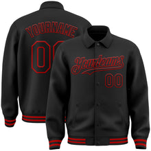 Laden Sie das Bild in den Galerie-Viewer, Uksn Individuelles Bomberjacke in Schwarz-Rot mit Byron-Stil, Reverskragen, Druckknopfleiste und Varsity-Letterman-Stil
