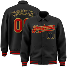 Laden Sie das Bild in den Galerie-Viewer, Uksn Individuelles Bomberjacke in Schwarz-Rot-Altgold mit Byron-Stil, Reverskragen, Druckknopfleiste und Varsity-Letterman-Stil
