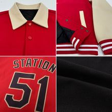 Laden Sie das Bild in den Galerie-Viewer, Uksn Individuelles Bomberjacke in Schwarz-Altgold-Weiß mit Byron-Stil, Reverskragen, Druckknopfleiste und Varsity-Letterman-Stil
