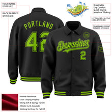 Laden Sie das Bild in den Galerie-Viewer, Uksn Individuelles Bomberjacke in Schwarz-Neongrün mit Byron-Stil, Reverskragen, Druckknopfleiste und Varsity-Letterman-Stil
