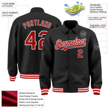 Laden Sie das Bild in den Galerie-Viewer, Uksn Individuelles Bomberjacke in Schwarz-Rot-Weiß mit Byron-Stil, Reverskragen, Druckknopfleiste und Varsity-Letterman-Stil
