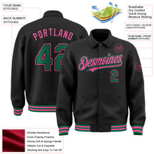 Laden Sie das Bild in den Galerie-Viewer, Uksn Individuelles Bomberjacke in Schwarz-Kelly-Grün-Pink mit Byron-Stil, Reverskragen, Druckknopfleiste und Varsity-Letterman-Stil

