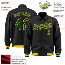 Laden Sie das Bild in den Galerie-Viewer, Uksn Individuelles Bomberjacke in Schwarz-Grün-Gold mit Byron-Stil, Reverskragen, Druckknopfleiste und Varsity-Letterman-Stil
