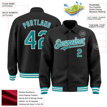 Laden Sie das Bild in den Galerie-Viewer, Uksn Individuelles Bomberjacke in Schwarz-Petrol-Weiß mit Byron-Stil, Reverskragen, Druckknopfleiste und Varsity-Letterman-Stil
