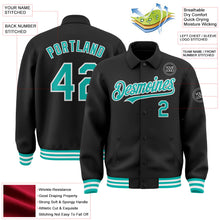 Laden Sie das Bild in den Galerie-Viewer, Uksn Individuelles Bomberjacke in Schwarz-Aqua-Weiß mit Byron-Stil, Reverskragen, Druckknopfleiste und Varsity-Letterman-Stil
