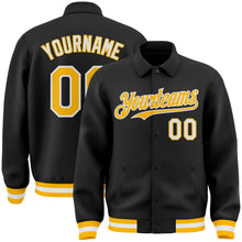 Laden Sie das Bild in den Galerie-Viewer, Uksn Individuelles Bomberjacke in Schwarz-Gold-Weiß mit Byron-Stil, Reverskragen, Druckknopfleiste und Varsity-Letterman-Stil
