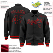 Laden Sie das Bild in den Galerie-Viewer, Uksn Individuelles Bomberjacke in Schwarz-Rot mit Byron-Stil, Reverskragen, Druckknopfleiste und Varsity-Letterman-Stil
