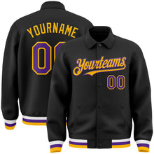 Laden Sie das Bild in den Galerie-Viewer, Uksn Individuelles Bomberjacke in Schwarz-Violett-Gold mit Byron-Stil, Reverskragen, Druckknopfleiste und Varsity-Letterman-Stil
