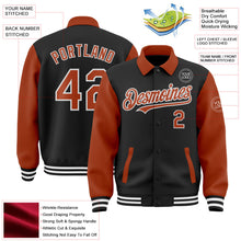 Laden Sie das Bild in den Galerie-Viewer, Uksn Individuelles Bomberjacke in Schwarz-Texas-Orange-Weiß mit Byron-Stil, Reverskragen, Druckknopfleiste, Zweifarben-Design und Varsity-Letterman-Stil
