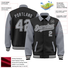 Laden Sie das Bild in den Galerie-Viewer, Uksn Individuelles Bomberjacke in Schwarz-Grau-Weiß mit Byron-Stil, Reverskragen, Druckknopfleiste, Zweifarben-Design und Varsity-Letterman-Stil
