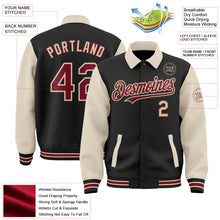 Laden Sie das Bild in den Galerie-Viewer, Uksn Individuelles Bomberjacke in Schwarz-Karmesinrot-Creme-City-Creme mit Byron-Stil, Reverskragen, Druckknopfleiste, Zweifarben-Design und Varsity-Letterman-Stil
