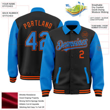 Laden Sie das Bild in den Galerie-Viewer, Uksn Individuelles Bomberjacke in Schwarz-Puderblau-Orange mit Byron-Stil, Reverskragen, Druckknopfleiste, Zweifarben-Design und Varsity-Letterman-Stil
