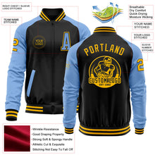 Laden Sie das Bild in den Galerie-Viewer, Uksn Individuelles Bomberjacke in Schwarz-Gold-Hellblau mit Reißverschluss, Zweifarben-Design und Varsity-Letterman-Stil

