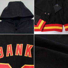 Laden Sie das Bild in den Galerie-Viewer, Uksn Individuelles Bomberjacke in Schwarz-Grau-Weiß mit 3D-Argentinien-Flagge, Druckknopfleiste, Kapuze und Varsity-Letterman-Stil
