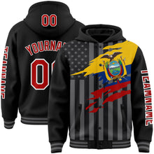 Laden Sie das Bild in den Galerie-Viewer, Uksn Individuelles Bomberjacke in Schwarz-Rot-Grau mit 3D-Ecuador-Flagge, Druckknopfleiste, Kapuze und Varsity-Letterman-Stil

