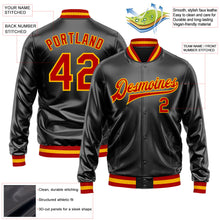 Laden Sie das Bild in den Galerie-Viewer, Uksn Individuelles Bomberjacke in Schwarz-Rot-Gold mit Kunstleder, Druckknopfleiste und Varsity-Letterman-Stil
