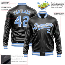 Laden Sie das Bild in den Galerie-Viewer, Uksn Individuelles Bomberjacke in Schwarz-Hellblau-Weiß mit Kunstleder, Druckknopfleiste und Varsity-Letterman-Stil
