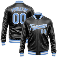 Laden Sie das Bild in den Galerie-Viewer, Uksn Individuelles Bomberjacke in Schwarz-Hellblau-Weiß mit Kunstleder, Druckknopfleiste und Varsity-Letterman-Stil
