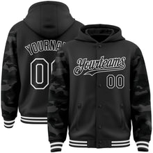 Laden Sie das Bild in den Galerie-Viewer, Uksn Individuelles Bomberjacke in Schwarz-Weiß mit Digital-Camouflage im Zweifarben-Look, Druckknopfleiste, Kapuze und Varsity-Letterman-Stil
