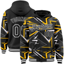 Laden Sie das Bild in den Galerie-Viewer, Uksn Individuelles Bomberjacke in Schwarz-Stahlgrau-Gold-Weiß mit dynamischem geometrischen Splitter-Design, Druckknopfleiste, Kapuze und Varsity-Letterman-Stil
