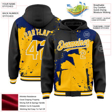 Laden Sie das Bild in den Galerie-Viewer, Uksn Individuelles Bomberjacke in Schwarz-Gold-Royalblau-Weiß mit Design im Torn-Paper-Stil und Farbspritzern, Druckknopfleiste, Kapuze und Varsity-Letterman-Stil
