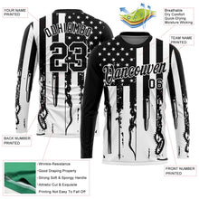 Laden Sie das Bild in den Galerie-Viewer, Uksn Individuelles Schwarz Weiß 3D Jagdwerkzeuge Amerikanische Flagge Langarm Funktions-T-Shirt
