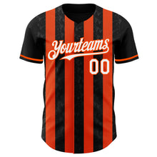 Laden Sie das Bild in den Galerie-Viewer, Uksn Individuelles Schwarz Weiß-Orange Klassischer Vertikalstreifen Flüssige Textur Authentisches Baseball-Trikot
