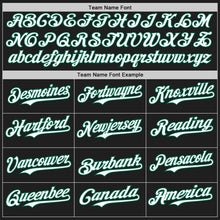 Laden Sie das Bild in den Galerie-Viewer, Uksn Individuelles Schwarz Weiß-Kelly-Grün Klassischer Vertikalstreifen Flüssige Textur Authentisches Baseball-Trikot

