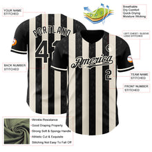Laden Sie das Bild in den Galerie-Viewer, Uksn Individuelles Schwarz Creme-Creme Klassischer Vertikalstreifen Flüssige Textur Authentisches Baseball-Trikot
