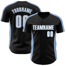 Laden Sie das Bild in den Galerie-Viewer, Uksn Individuelles Schwarz Weiß-Hellblau Klassischer Farbblock Seitenpanel-Streifen Authentisches Baseball-Trikot
