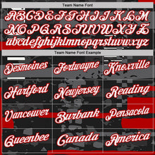 Laden Sie das Bild in den Galerie-Viewer, Uksn Individuelles Schwarz Weiß-Rot Abstrakte geometrische Mashup-Grunge Funktions-Poloshirt
