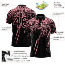 Laden Sie das Bild in den Galerie-Viewer, Uksn Individuelles Schwarz-Mittelrosa Distressed-Kratzer-Pinselstrich Funktions-Poloshirt
