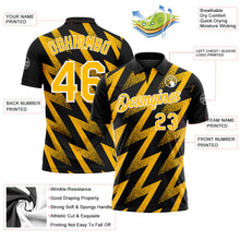 Laden Sie das Bild in den Galerie-Viewer, Uksn Individuelles Schwarz Gold-Weiß Geometrische Zickzackform Blitz Funktions-Poloshirt
