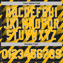 Laden Sie das Bild in den Galerie-Viewer, Uksn Individuelles Schwarz Gold-Weiß Geometrische Zickzackform Blitz Funktions-Poloshirt
