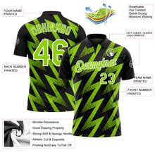 Laden Sie das Bild in den Galerie-Viewer, Uksn Individuelles Schwarz Neongrün-Weiß Geometrische Zickzackform Blitz Funktions-Poloshirt
