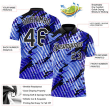 Laden Sie das Bild in den Galerie-Viewer, Uksn Individuelles Schwarz Hellblau-Weiß Abstrakte Grunge-Spritzer diagonale Streifen Funktions-Poloshirt
